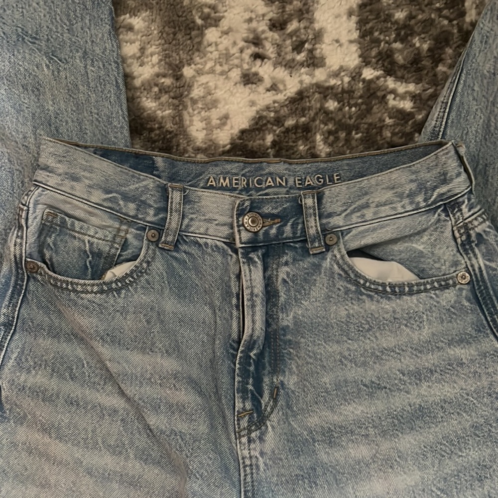 American Eagle size 0 ripped jeans